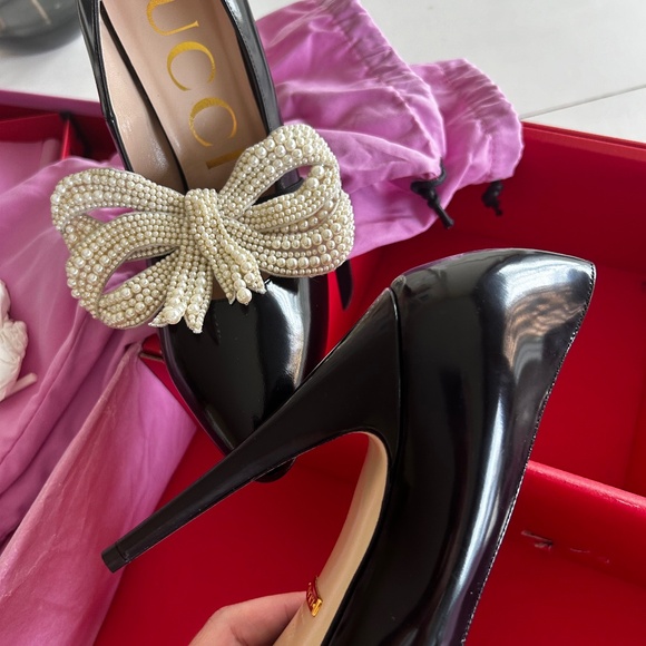 Auth new in box Gucci Elaisa black leather pumps with pearl bows size 38.5 - Picture 1 of 12